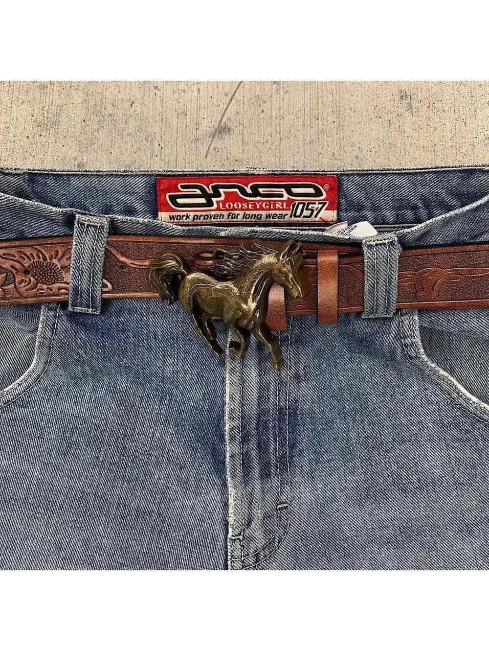Y2k style western boho cowboy Brown leather belt with horse buckle